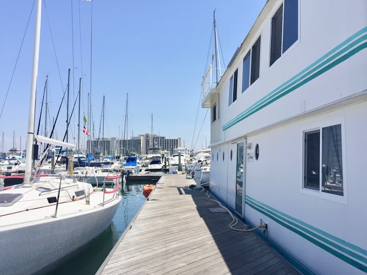 5 Star Houseboat in Beautiful San Diego Bay!