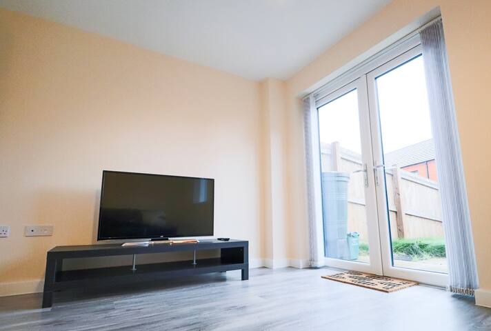 Manchester Salford MediaCity Home + Free Parking 1 gallery image 3