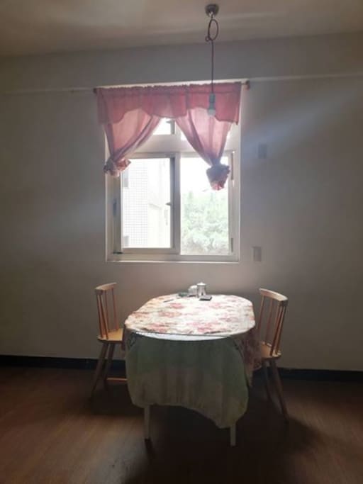 A corner of the dinning and living room 客廳