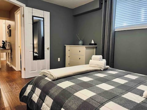 Successful Airbnb property: Spacious Basement Suite w/private entrance in Kitchener