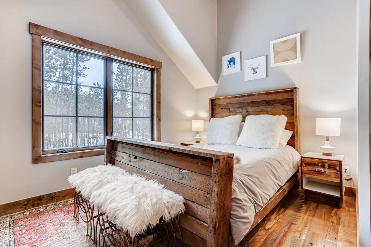 მე-2 სართულის საძინებელი 1 (მე-2 მთავარი) + ჩვილის საწოლი