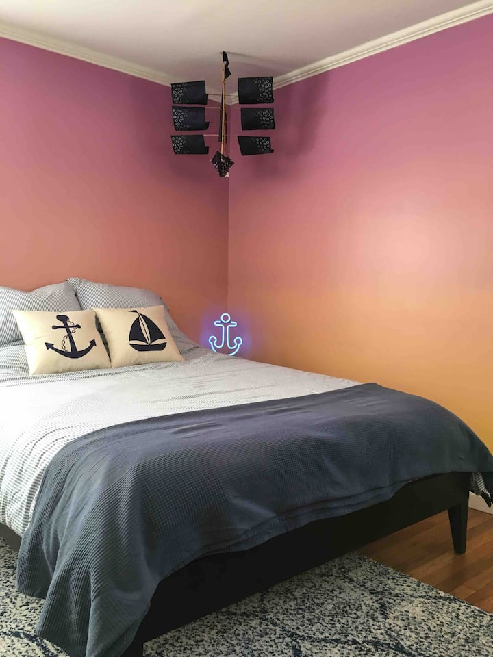 SAIL room (Queen, 1st floor)