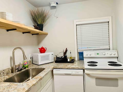 Popular Airbnb listing: Spacious Studio Full Kitchen/Laundry in Sharpstown