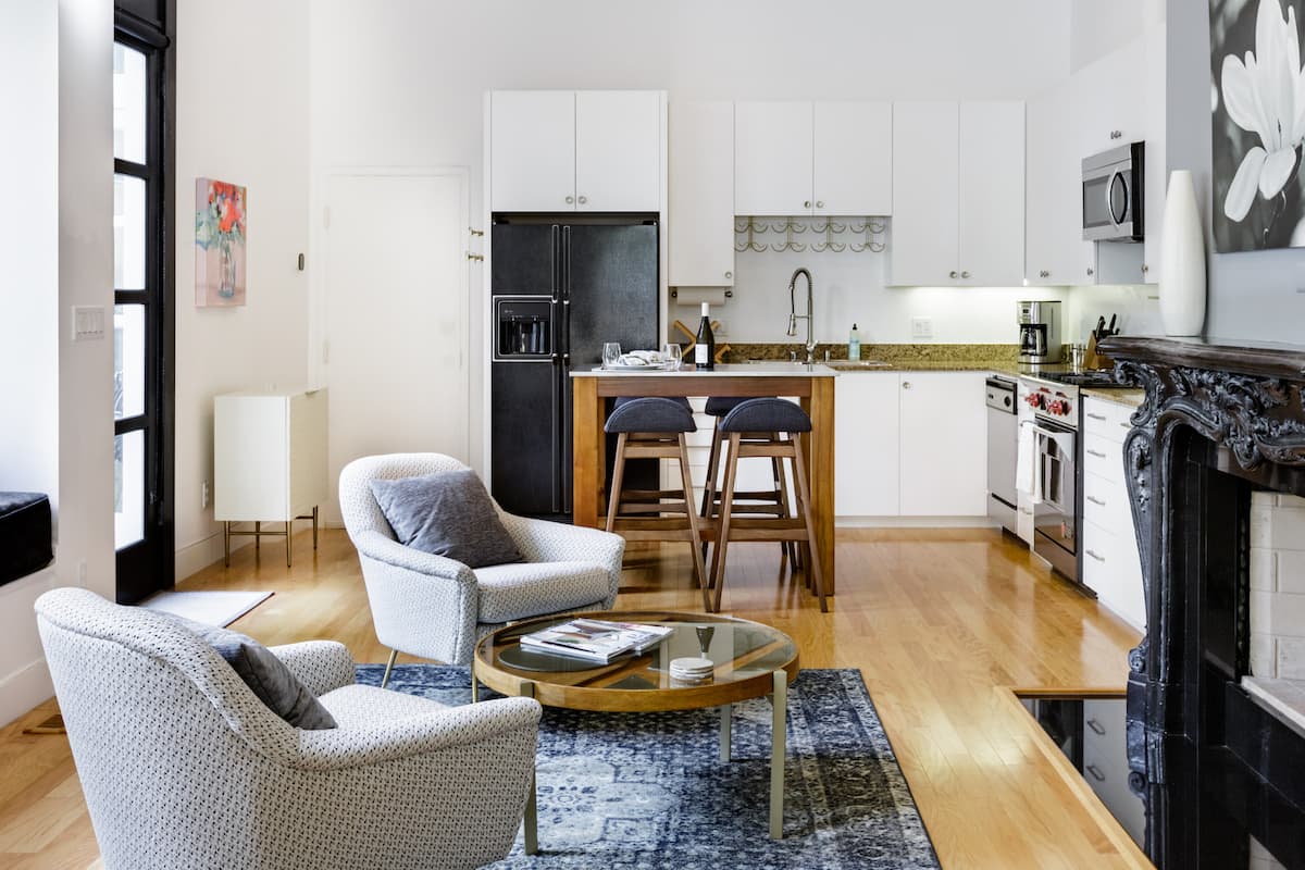 Private Apartment in Historic Victorian with Back Patio