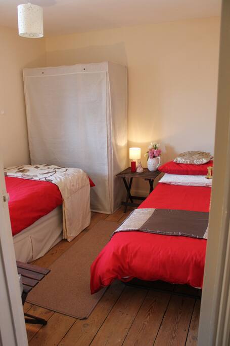 Simple decor, twin room.