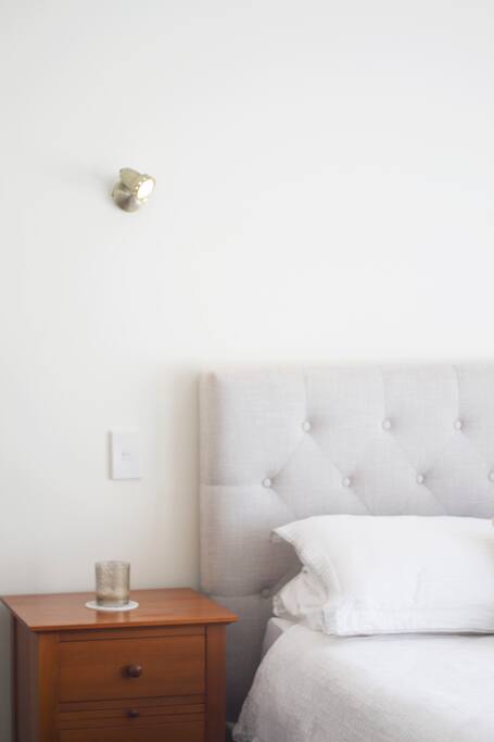 Reading light on either side