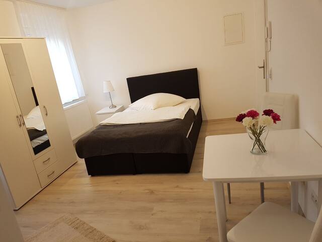 New renovated Apartment with own entry&bathroom