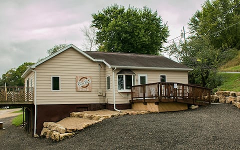 Riverview Getaways (only 13 miles to La Crosse WI)