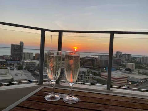 Top performing Airbnb: Spectacular sunset and water views in Darwin City