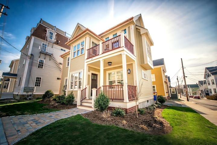 Private Home Near Beaches, Mansions, Ocean Drive gallery image 3