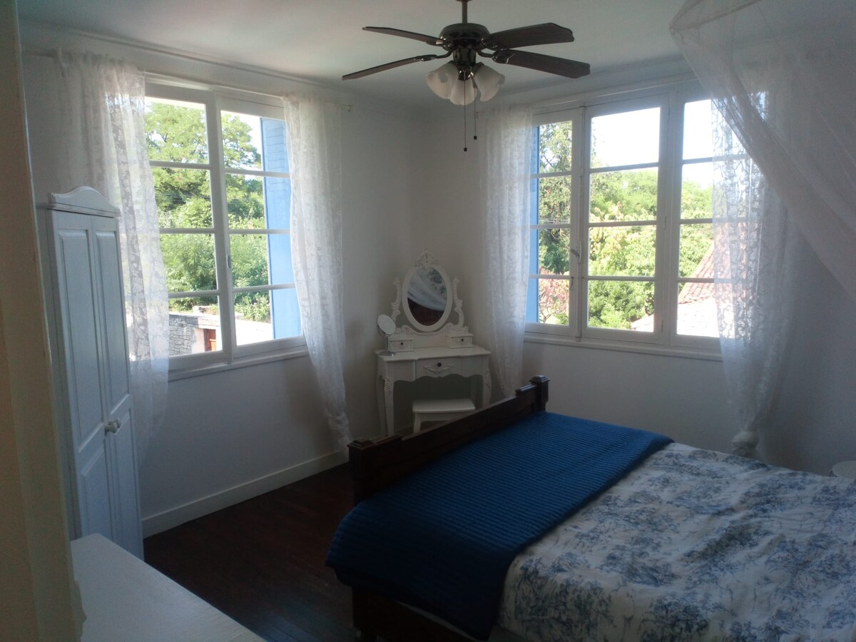 ห้องนอน 1 พร้อมเตียงคู่