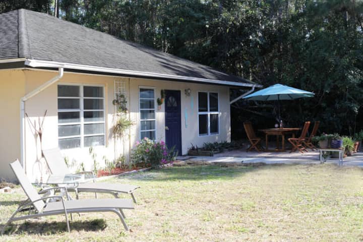 Entire 2 Bedroom Guesthouse in Pine Ridge Estates