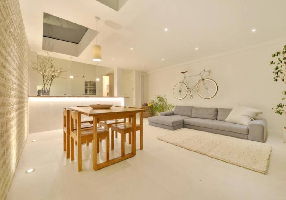 Large rear reception space