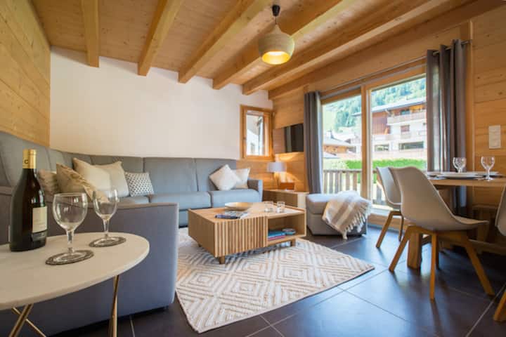 Chalet In Morzine Centre | 3 Minute Walk To Super Morzine Telecabin | Games Room - Morzine