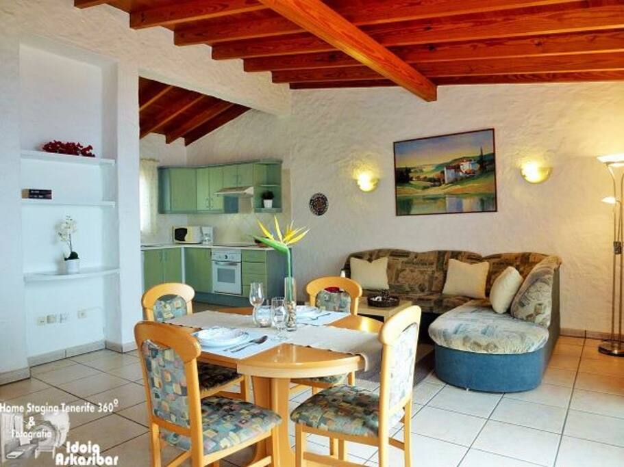 Salón comedor del Penthause pequeño / Kleine Penthause Speisesaal und Wohnzimmer/ Small Penthause dinning & living room