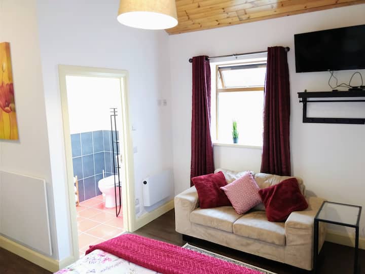 Your own large private, cosy en-suite room