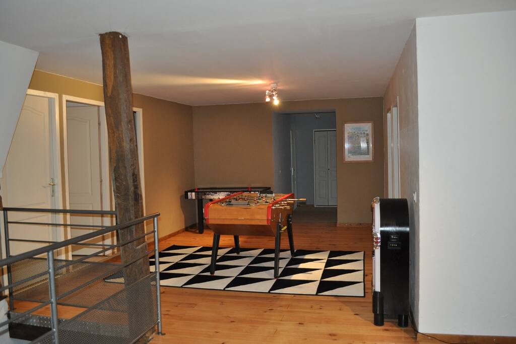 Salle de jeux (baby foot -palets)