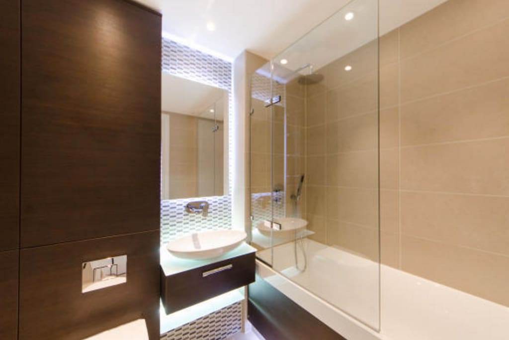 High spec bathroom.