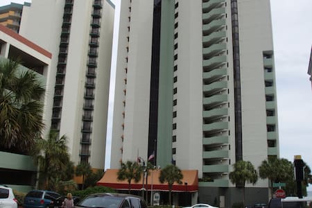 Oceanfront penthouse efficiency condo 19th floor