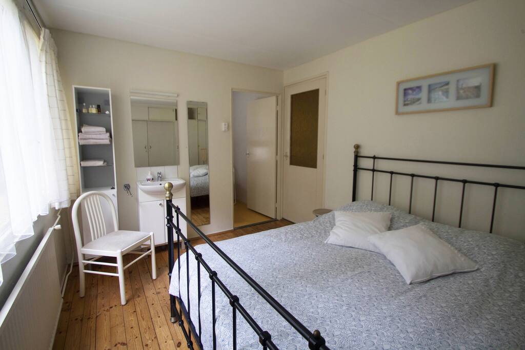 Slaapkamer met tweepersoonsbed 1.60 x 2.00 twee persoonsmatras