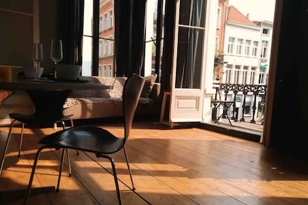 Beautiful authentic appartment - Free parking