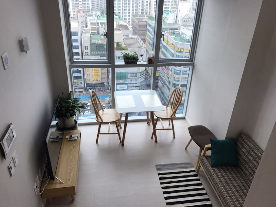 Living room (City view)
