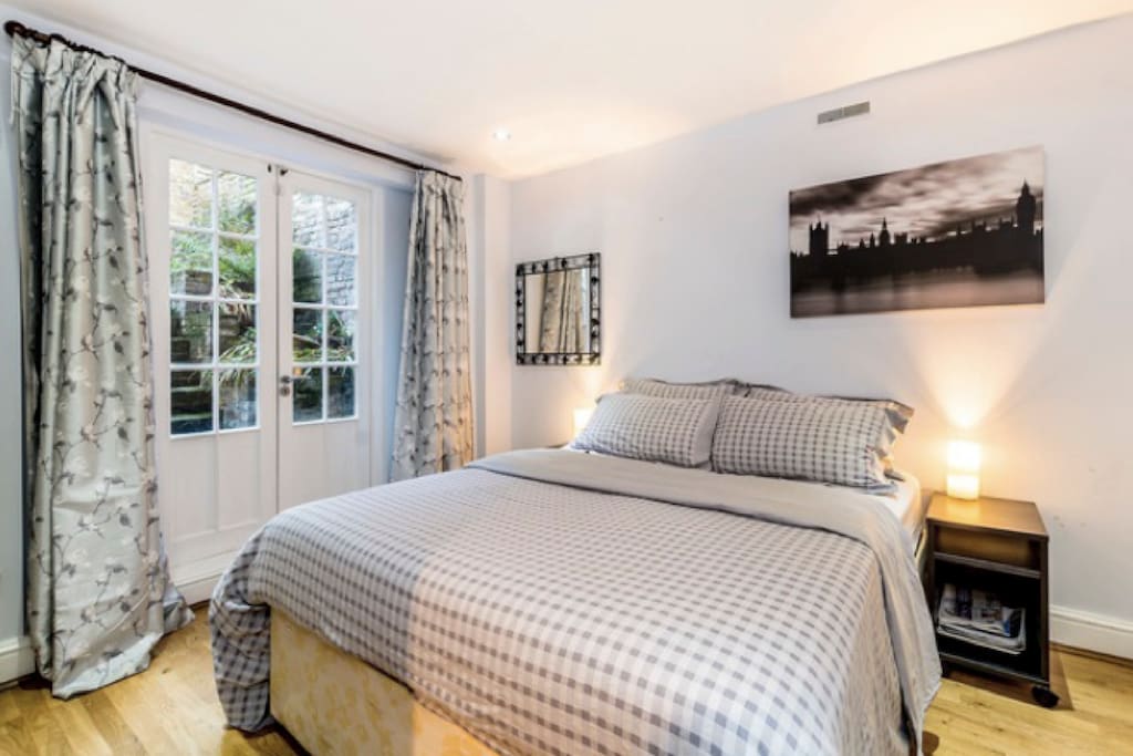 Rear double bedroom with King Size bed