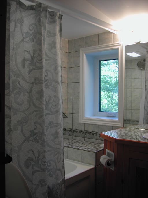 Full bathroom, Ida&Charlotte