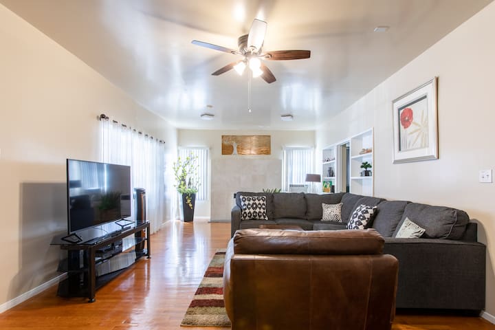 Cozy House near DTLA, Koreatown, and 101 Freeway