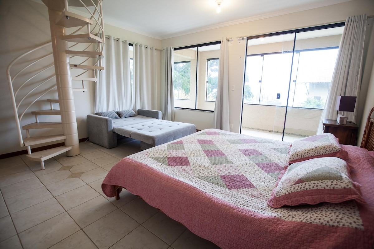 سرير أريكة في غرفة النوم