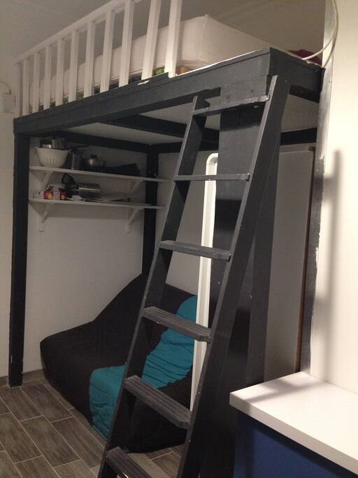 Un lit en mezzanine et un BZ convertible