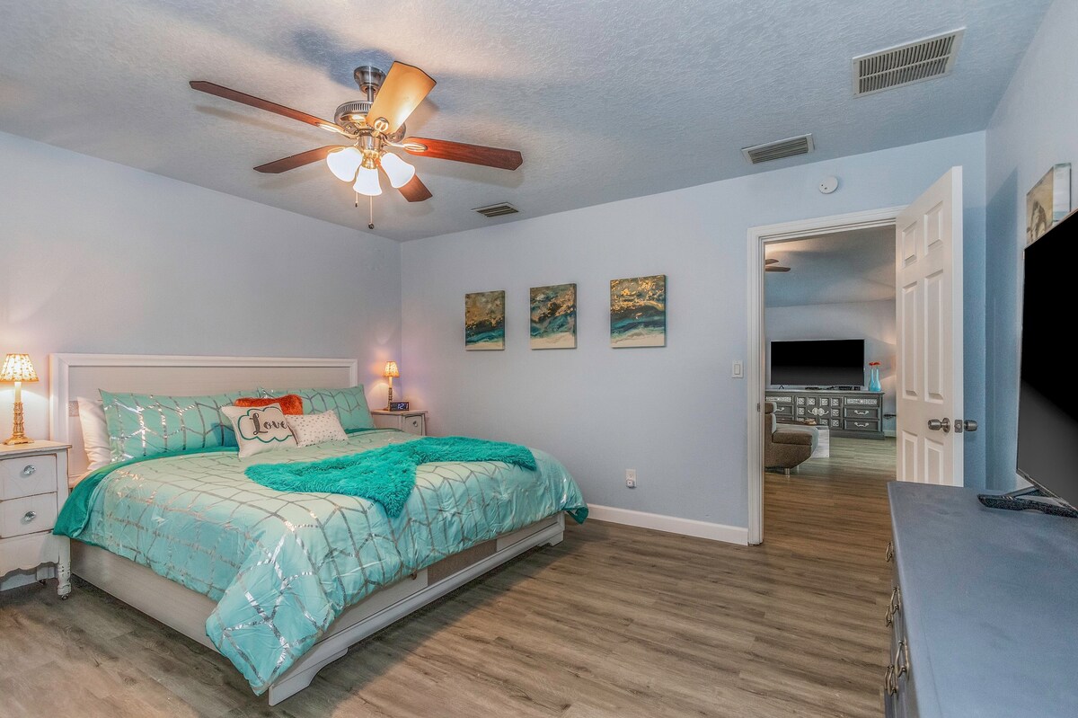 HORSE Bedroom with king bed