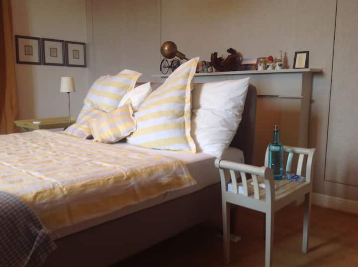Schlafzimmer 1