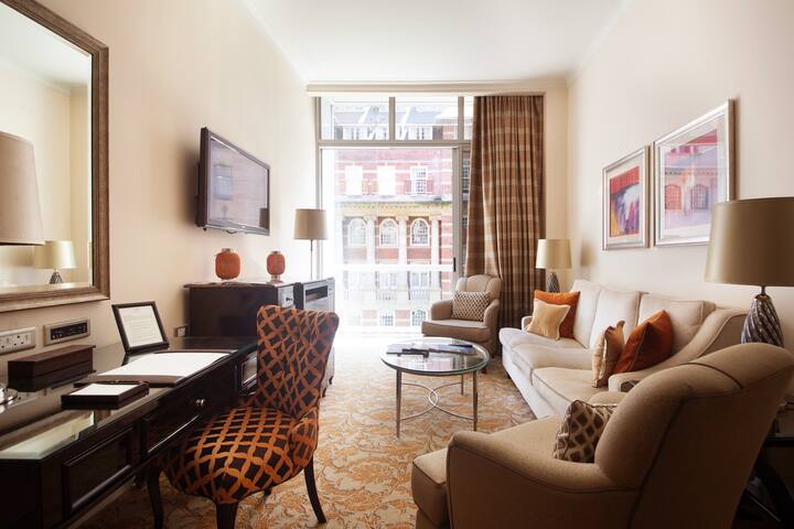 Two Bedroom Suite in Five Star Hotel – City Bowl gallery image 3