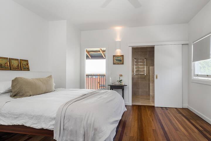 THE BAY HOUSE – Perfect Family Pet Friendly Home gallery image 3