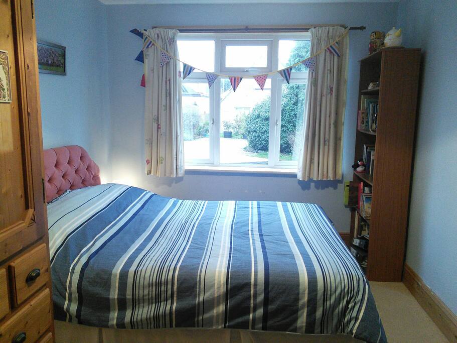 King size bed with firm mattress, very comfy to sleep in.... I've tried it out to make sure!! Bedside lamps for your comfort.
