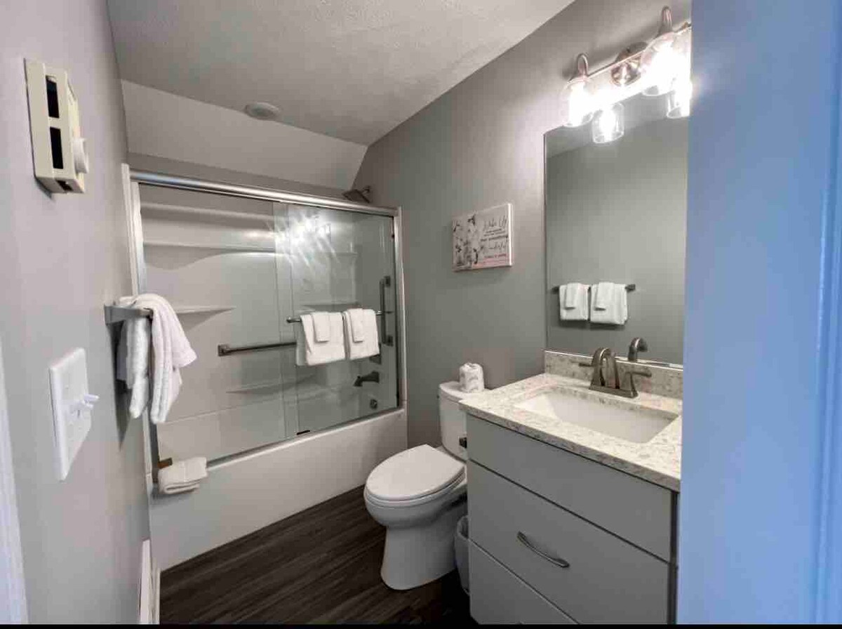 Portage Point 3 bedroom condo #8 - Condominiums for Rent in Onekama,  Michigan, United States - Airbnb