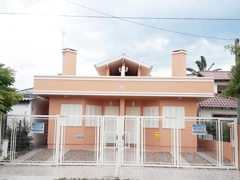 Popular Airbnb listing: House on the Beach São Lourenço do Sul Excellent - 02 in São Lourenço Do Sul
