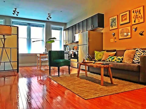 Popular Airbnb listing: *Chic Downtown Studio! 4 Min Walk to Inner Harbor* in Downtown
