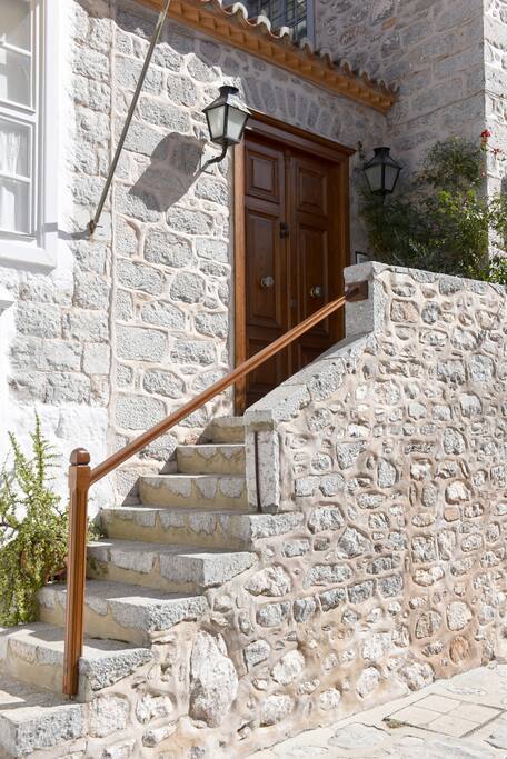 Main entrance of Votsis Apartments