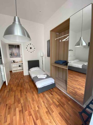 Apt ascensore, terrazza e cucina 4 min Toledo gallery image 5