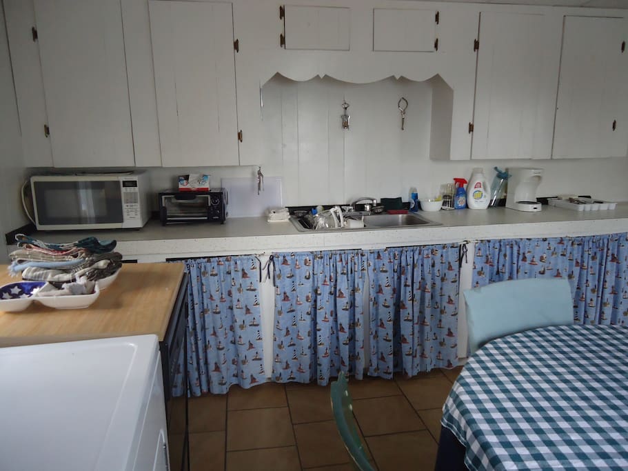 More kitchen images.