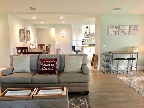 Close to 4 wedding venues! New house sleeps 12 !