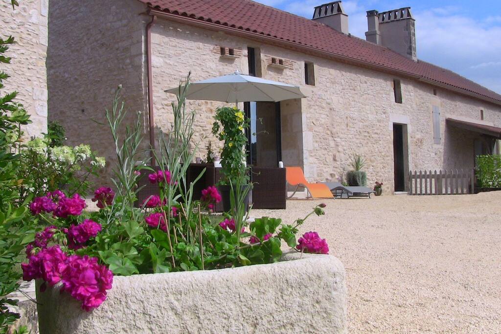 DEVANT LE BATIMENT DU SPA