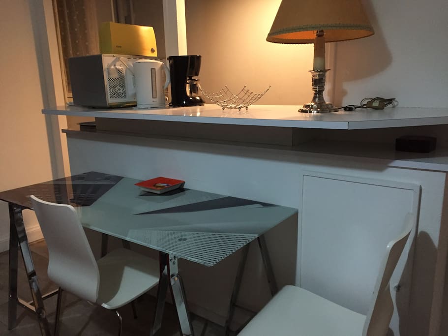 Table devant la kitchenette