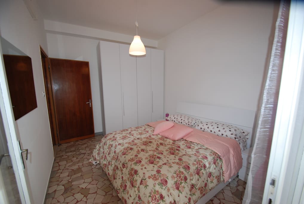 camera con letto matrimoniale
