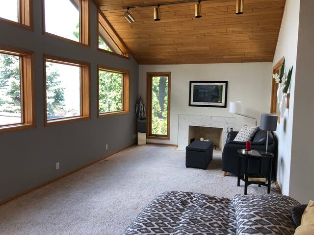 Lake Minnetonka Paradise – Entire Home gallery image 3