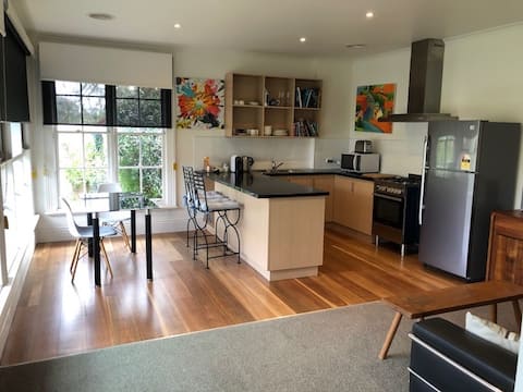 Raglan Cottage - In The Heart of Daylesford
