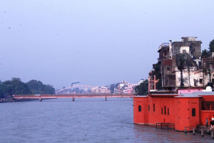 RIVERSIDE PARADISE