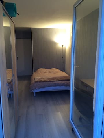 Chambre dans un grand appartement